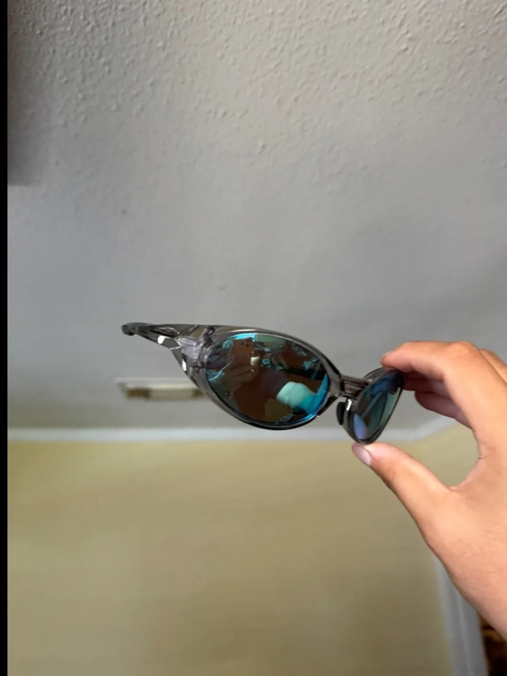 Polarized Cat-Eye Sunglasses in Translucent Gray “”o sunglassses